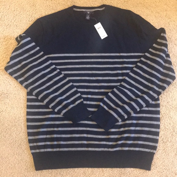 GAP Other - NWT men’s gap crewneck sweater size large